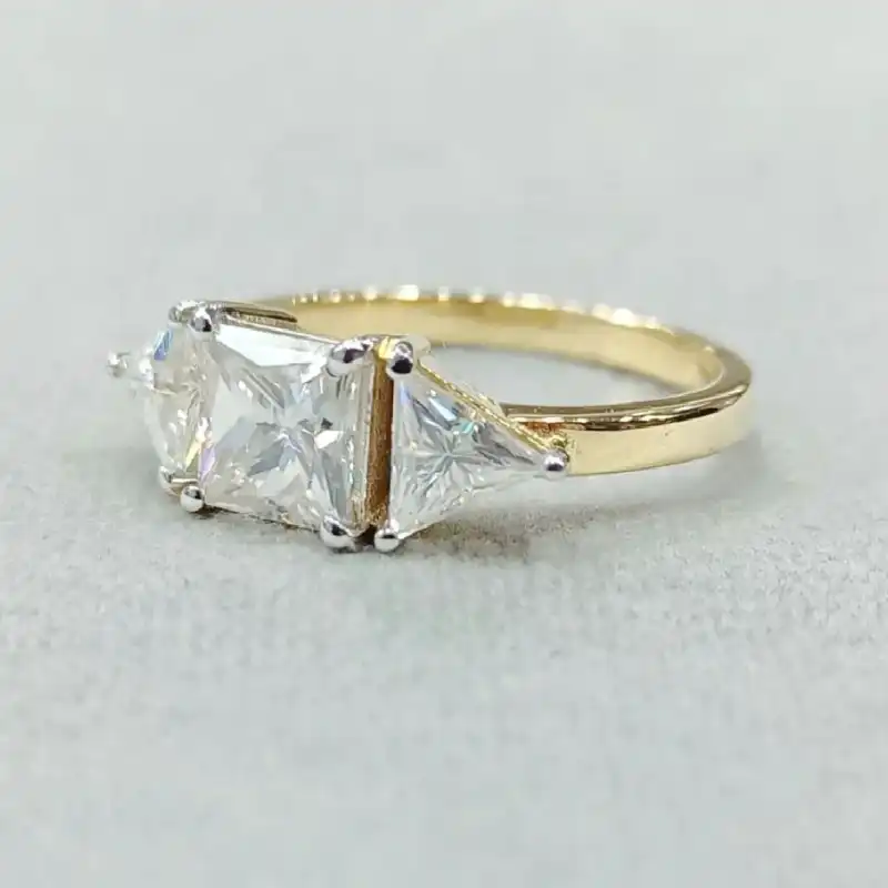 /public/photos/live/300 (3).webp